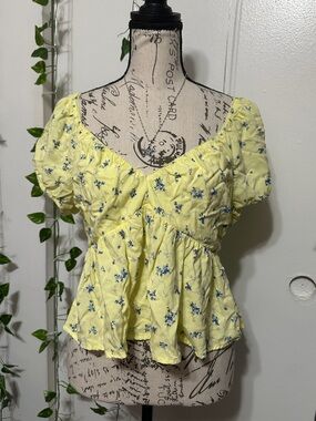 No Boundaries Yellow Floral V-Neck Peplum Top
